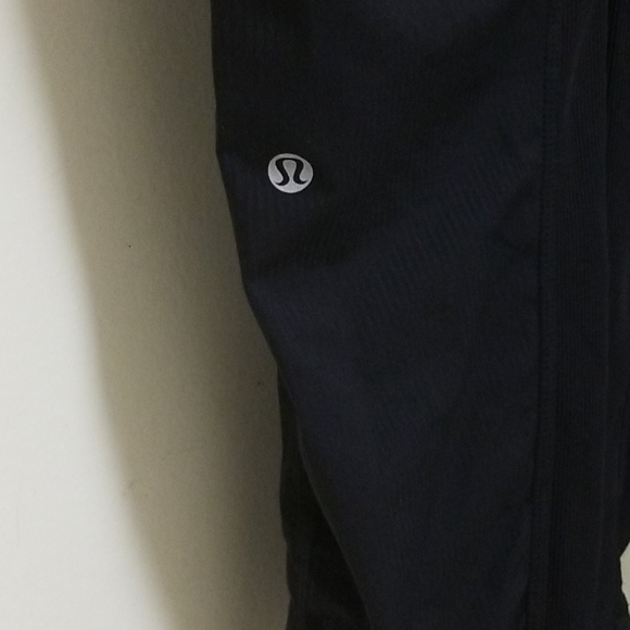 Lululemon Women's Capris Size 4 - Picture 4 of 11